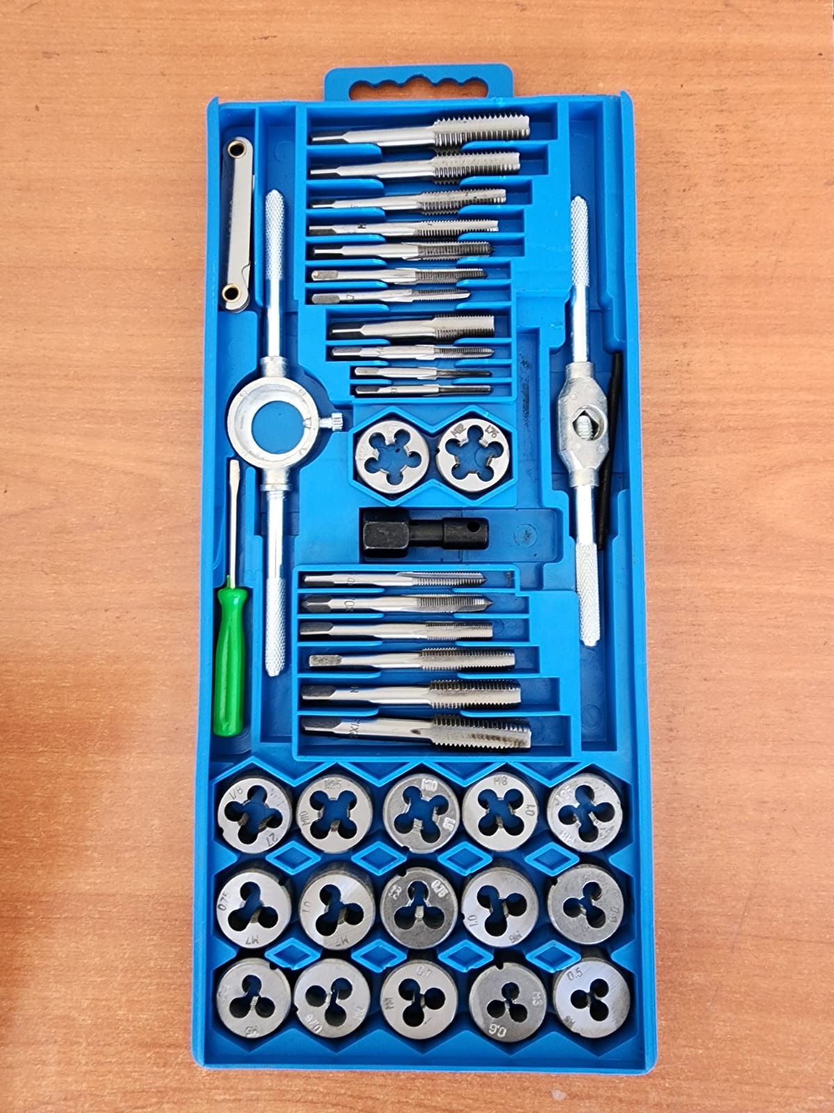 eeb684fc-5e65-457e-8b1e-956f20e9.jpg Heavy Duty 40Pcs M3-M12 Metric and Inch Tap & Die Set with Thread Gauge - Image 1