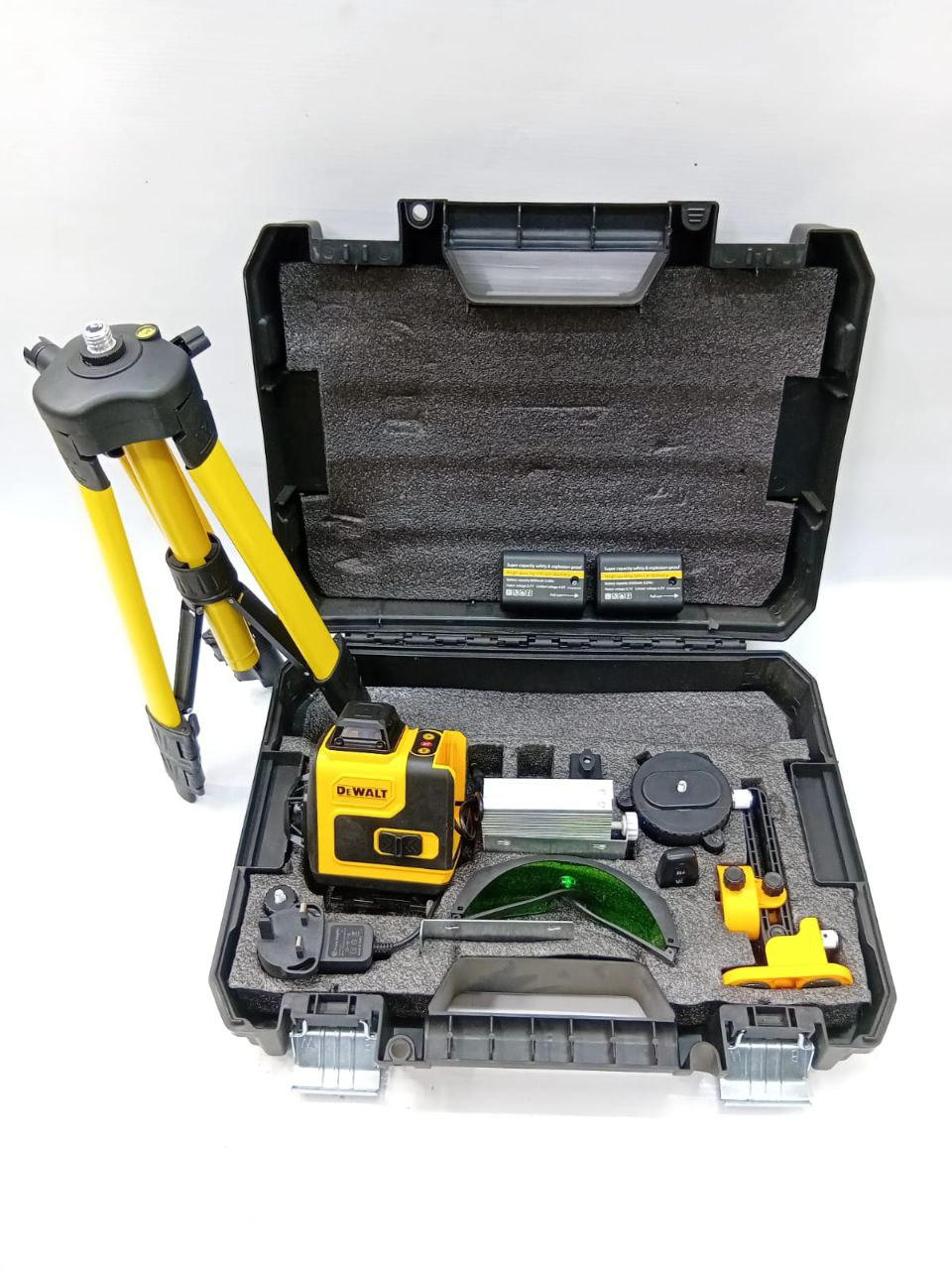 0c34da15-db63-4aa9-9a6b-3e0636b5df9d.jpeg Dewalt Laser lever - Image 1
